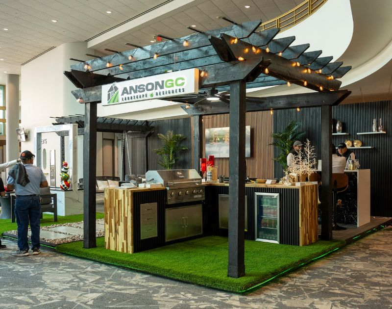 Homeowners and exhibitors at a Nationwide Expos home show, photo 1